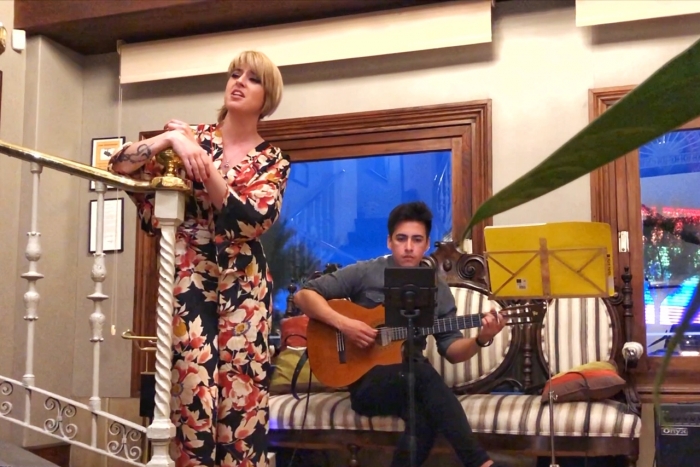 La soprano lírica Maider Ronquete junto al guitarrista Brian Aching
